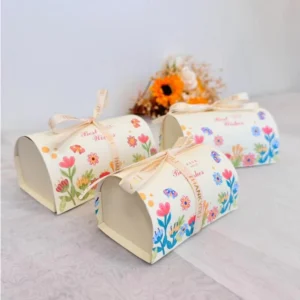 กล่องของขวัญ ทรงหมอน ลายดอกไม้น่ารัก สดใส สีครีม ดอกฟ้า กระดาษหนา
